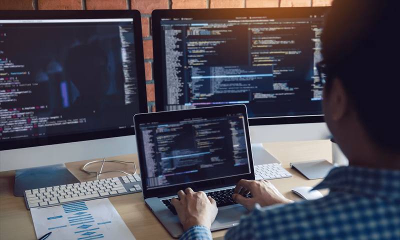 数据科学选型:R与Python如何赋能雨花区网站建设?